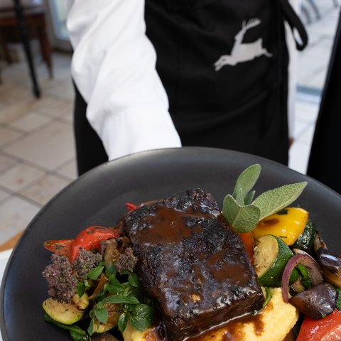 Inn & Restaurant in Parsberg serving regional cuisine Braised meat with sauce, polenta and vegetables on a plate