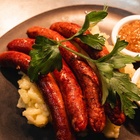 Inn & Restaurant in Parsberg serving regional cuisine Grilled sausages with rice, parsley and two dips on a plate