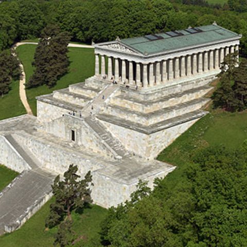 Hotels in Regensburg and its surroundings: culturally rich! Walhalla, a neoclassical monument surrounded by forest